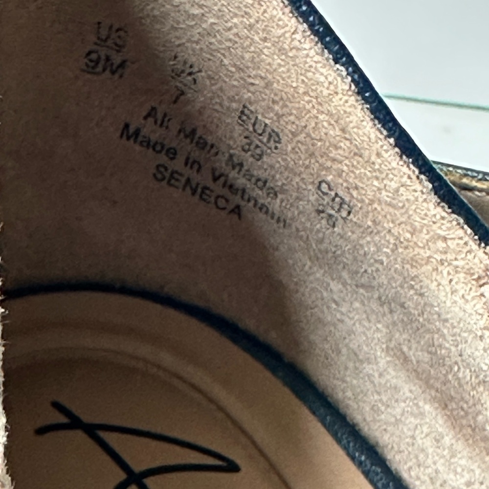 NIB Navy leather heels Abella size 9 - Picture 5 of 6